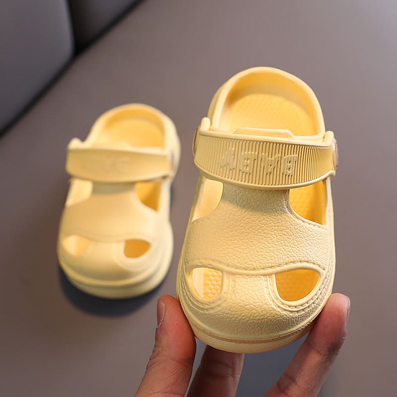 Children's Hole Shoes Summer Boys Baby Soft Bottom Beach Shoes Baby Girls Cartoon Children's Sandals and Slippers Wholesale